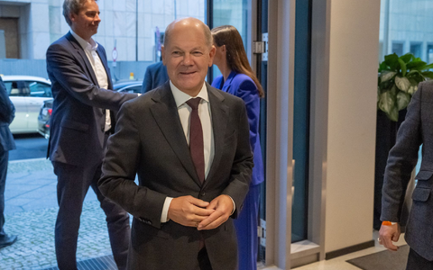 Eigentlich müsste jeder arbeiten wollen, meint der Kanzler. - Foto: Christophe Gateau/dpa