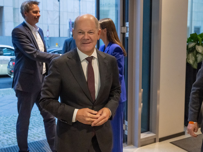 Eigentlich müsste jeder arbeiten wollen, meint der Kanzler. - Foto: Christophe Gateau/dpa