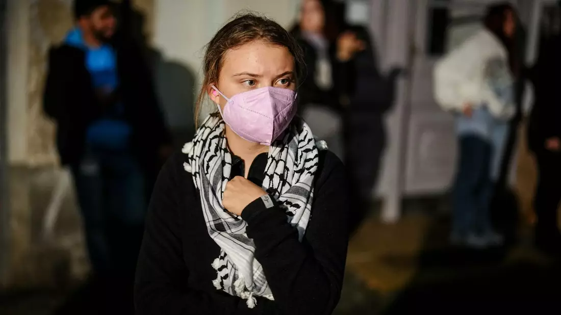 Seit dem Angriff der islamistischen Hamas auf Israel und dem darauffolgenden militärischen Vorgehen Israels im Gazastreifen hat Greta Thunberg sich mehrfach mit den Palästinensern solidarisiert und Israel Völkermord vorgeworfen. (Archivbild) - Bild: Kay Nietfeld/dpa