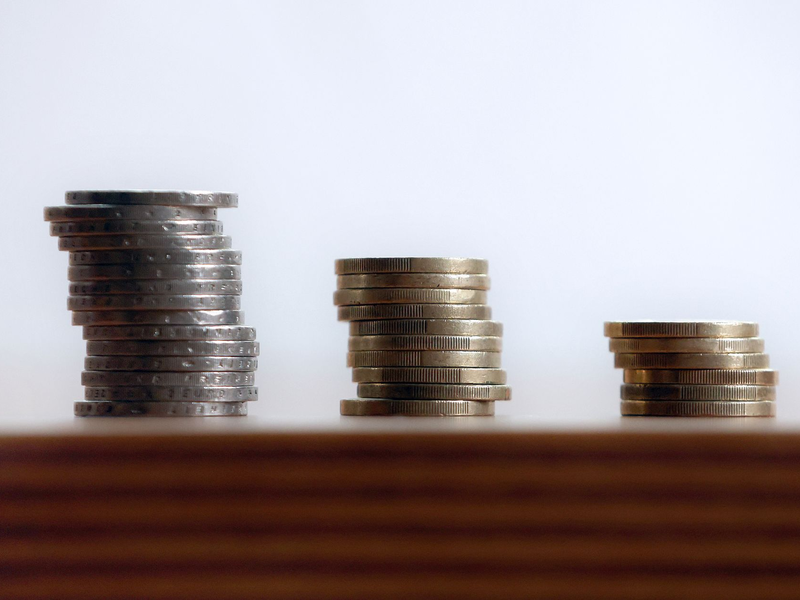 Geld auf die hohe Kante als Notgroschen oder für Krisenzeiten - vielen Menschen sind diese Ziele beim Sparen derzeit besonders wichtig. (Foto Illustration) - Foto: Karl-Josef Hildenbrand/dpa