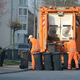 Auch Müllwerker gehören zum öffentlichen Dienst. Die Gewerkschaften wollen deutlich mehr als zwei Prozent mehr Lohn erstreiten. (Symbolfoto)  - Foto: Caroline SeidSeidel-Dißmannel/dpa