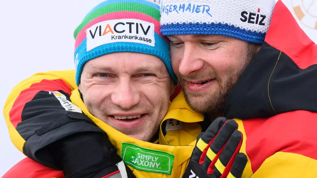 Zwischen Francesco Friedrich (links) und Johannes Lochner herrscht neuerdings Stunk. - Bild: Robert Michael/dpa