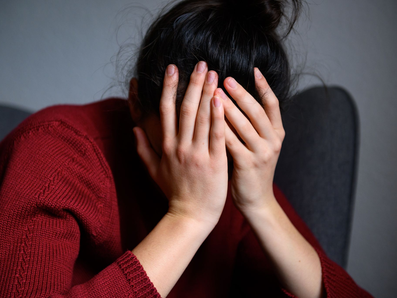 In Deutschland werden nach Auswertung einer Krankenkasse immer mehr Angststörungen diagnostiziert. (Symbolbild) - Foto: Jonas Walzberg/dpa