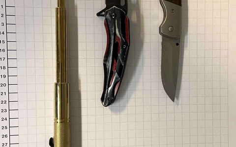 BPOL NRW: Verstöße gegen das Waffengesetz - Bundespolizisten stellen Teleskopschlagstock und Messer sicher - Foto: presseportal.de