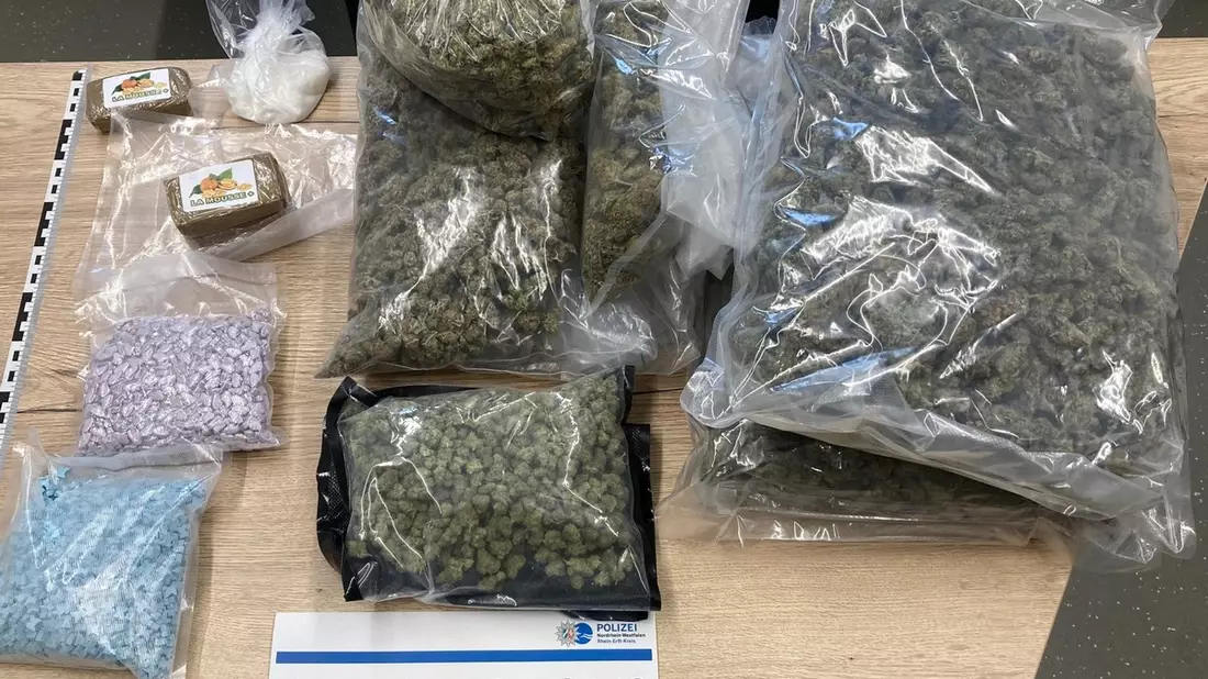 POL-REK: 241009-1: Polizei stellt mehr als acht Kilo Drogen sicher - Bild: presseportal.de