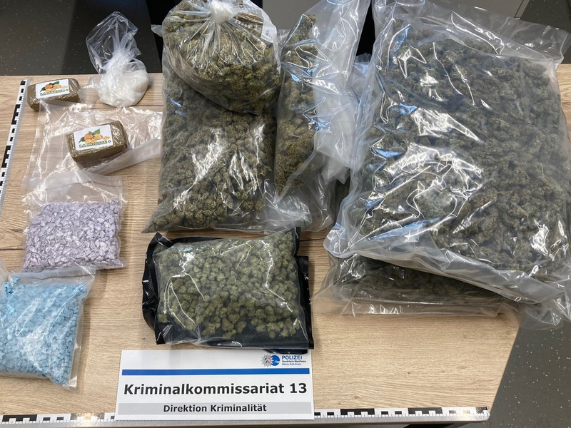 POL-REK: 241009-1: Polizei stellt mehr als acht Kilo Drogen sicher - Foto: presseportal.de