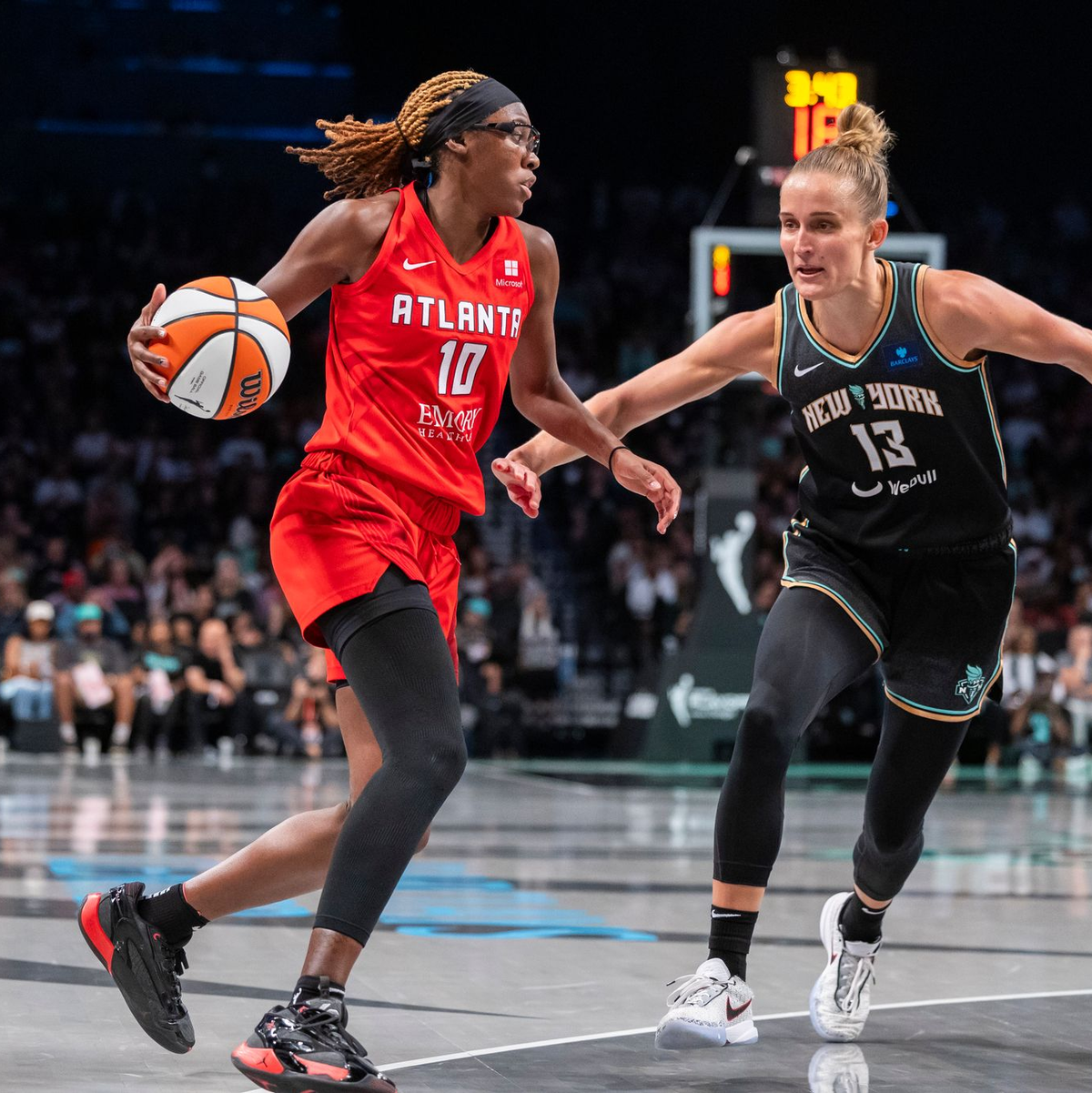 Leonie Fiebich (r) könnte gleich in ihrer ersten Saison den Titel holen. - Foto: Corey Sipkin/AP/dpa