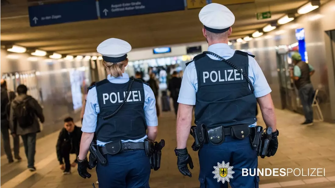 Bundespolizeidirektion München: Tätlicher Angriff und Widerstand gegen Vollstreckungsbeamte / Volltrunkener greift Einsatzkräfte an - Bild: presseportal.de