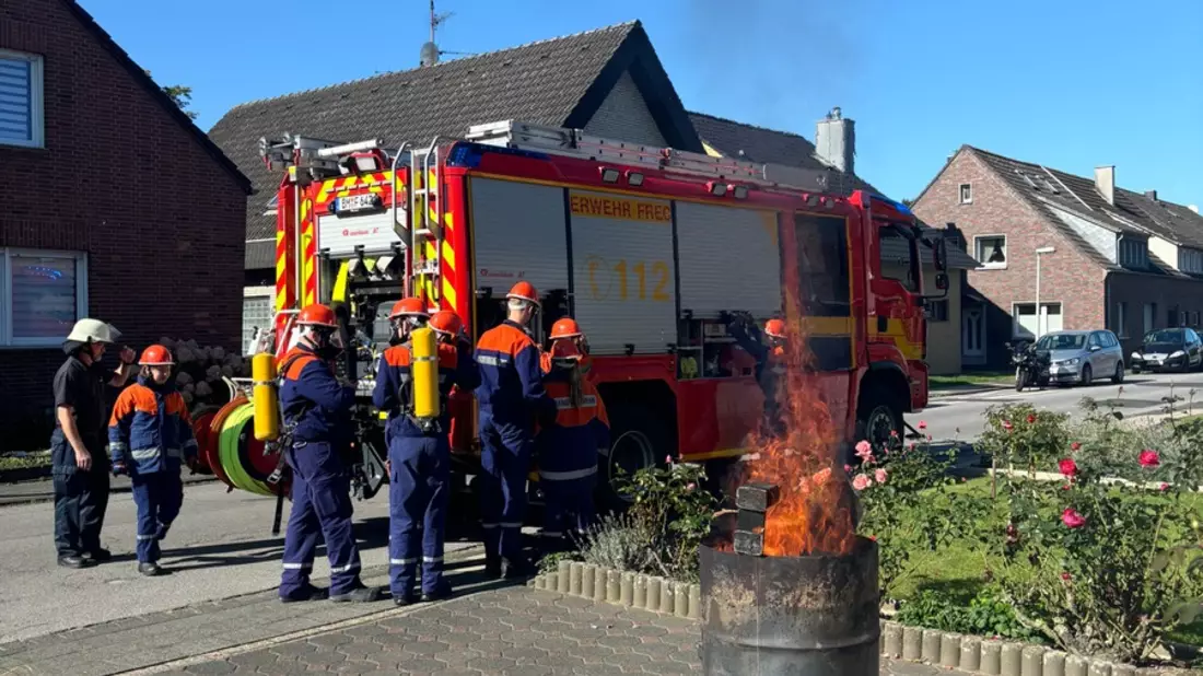 FW Frechen: Berufsfeuerwehrtag der Jugendfeuerwehr Frechen: Ein Tag und eine Nacht voller spannender Einsätze - Bild: presseportal.de