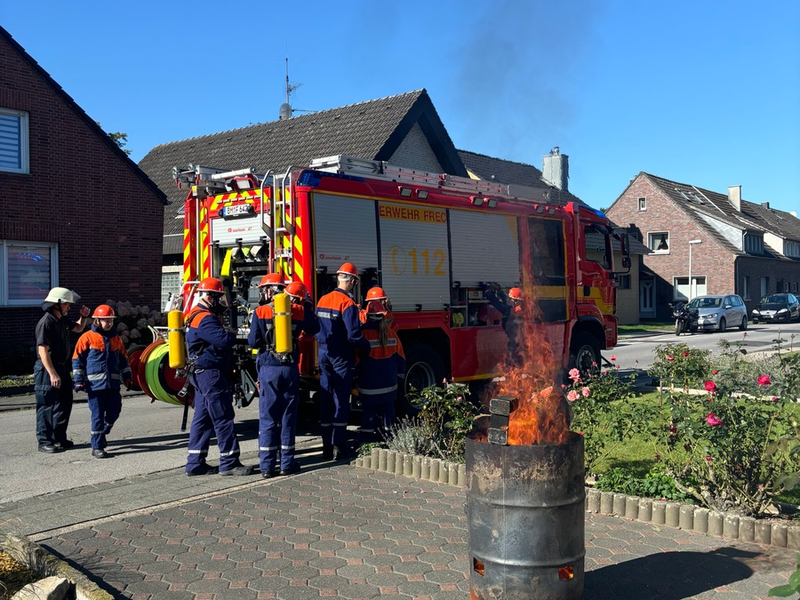 FW Frechen: Berufsfeuerwehrtag der Jugendfeuerwehr Frechen: Ein Tag und eine Nacht voller spannender Einsätze - Foto: presseportal.de