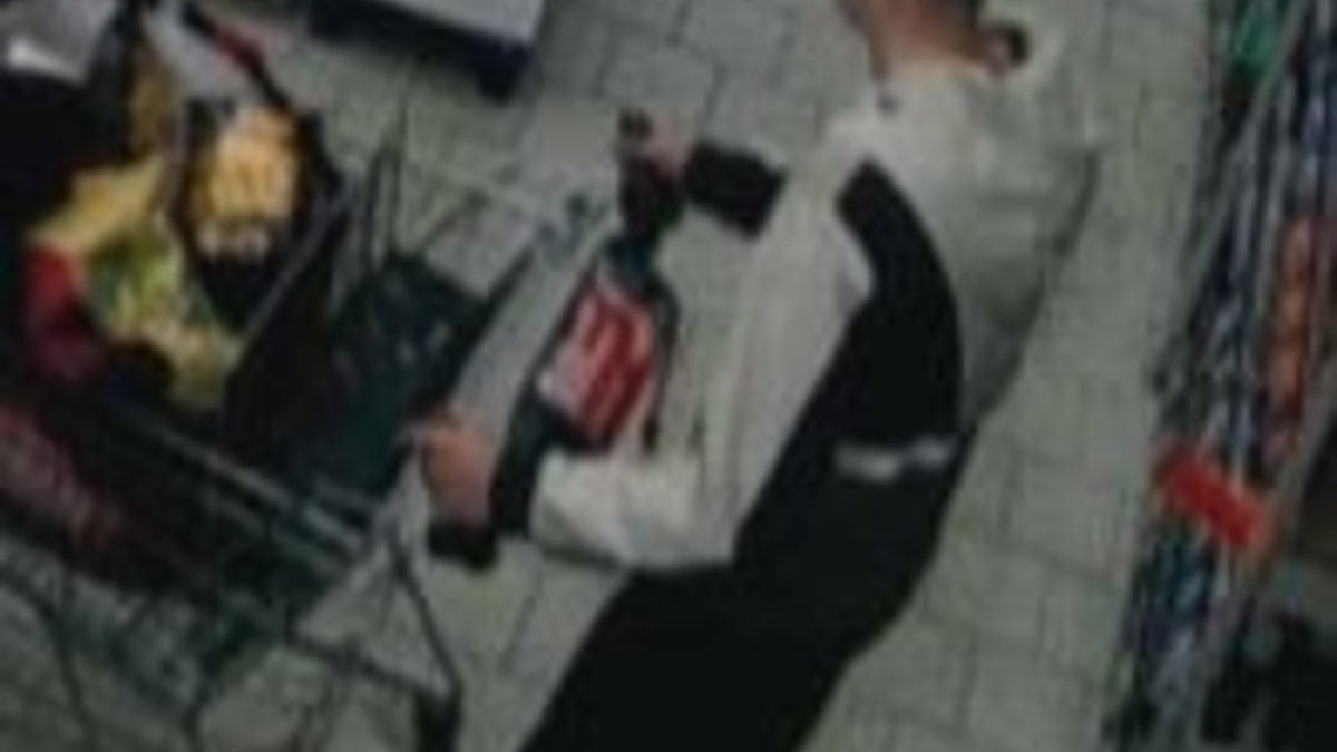 LPI-SLF: Öffentlichkeitsfahndung nach Diebstahl in Höhe von rund 1000 Euro: Hinweise zur Identität des Beschuldigten erbeten - Foto: presseportal.de