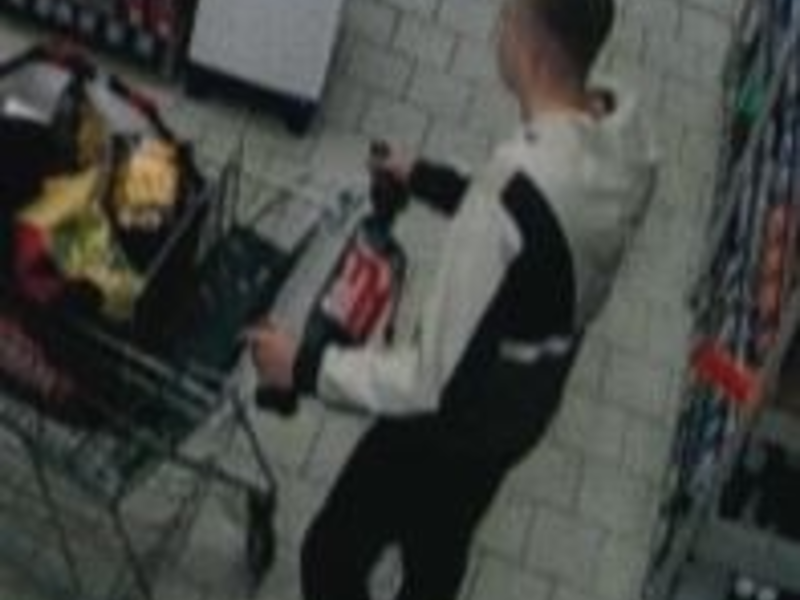 LPI-SLF: Öffentlichkeitsfahndung nach Diebstahl in Höhe von rund 1000 Euro: Hinweise zur Identität des Beschuldigten erbeten - Foto: presseportal.de