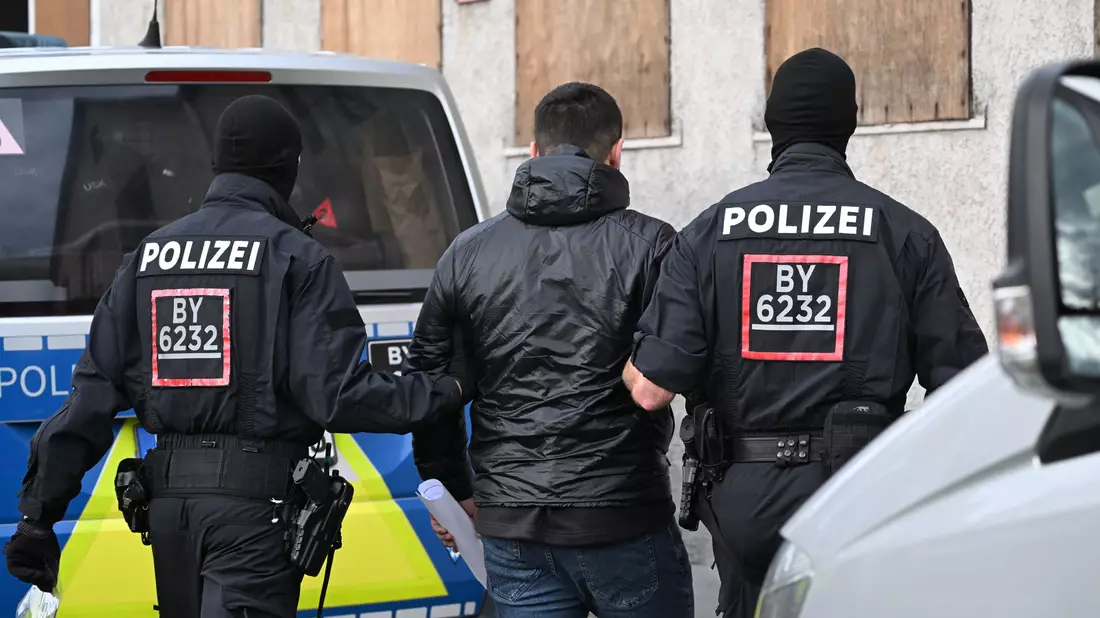 Bei dem Schlag gegen die georgische Bande hat es Festnahmen gegeben. - Bild: Marijan Murat/dpa