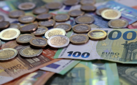 Der Staat verschwendet viele Millionen Euro an Steuergeld – kritisiert der Steuerzahlerbund. (Symbolbild) - Foto: Karl-Josef Hildenbrand/dpa