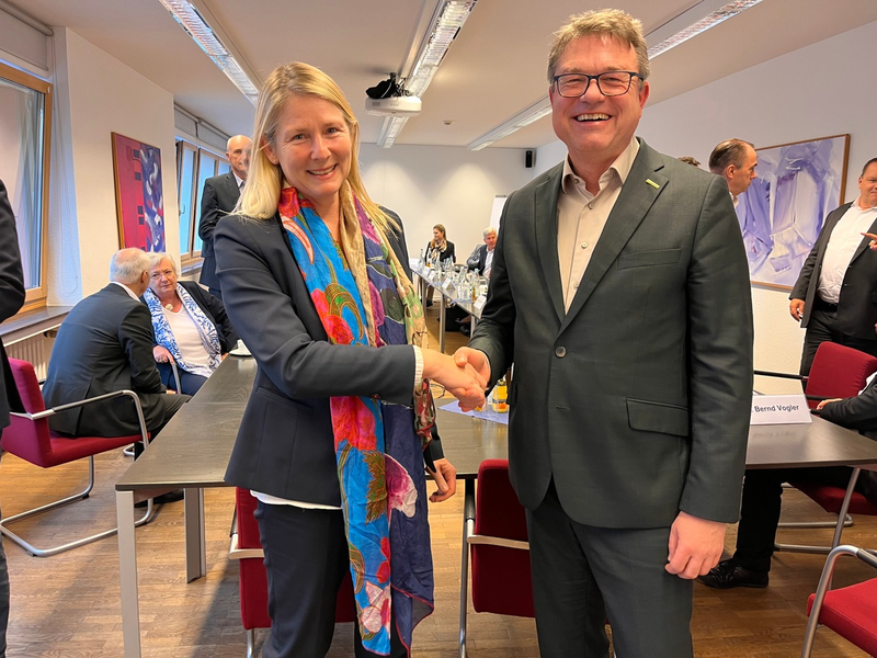 Mindestjahresbezüge für akademisch gebildete Beschäftigte in der Chemie steigen - Foto: presseportal.de