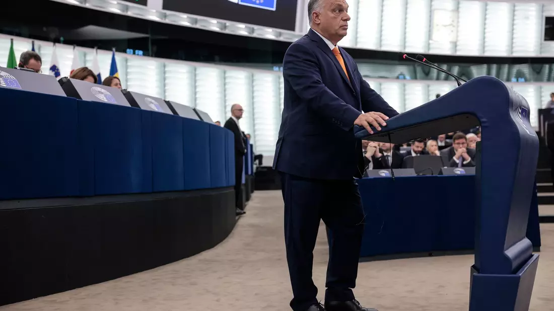 Orban fordert ein Umdenken in der EU-Asylpolitik. - Bild: Jean-Francois Badias/AP/dpa