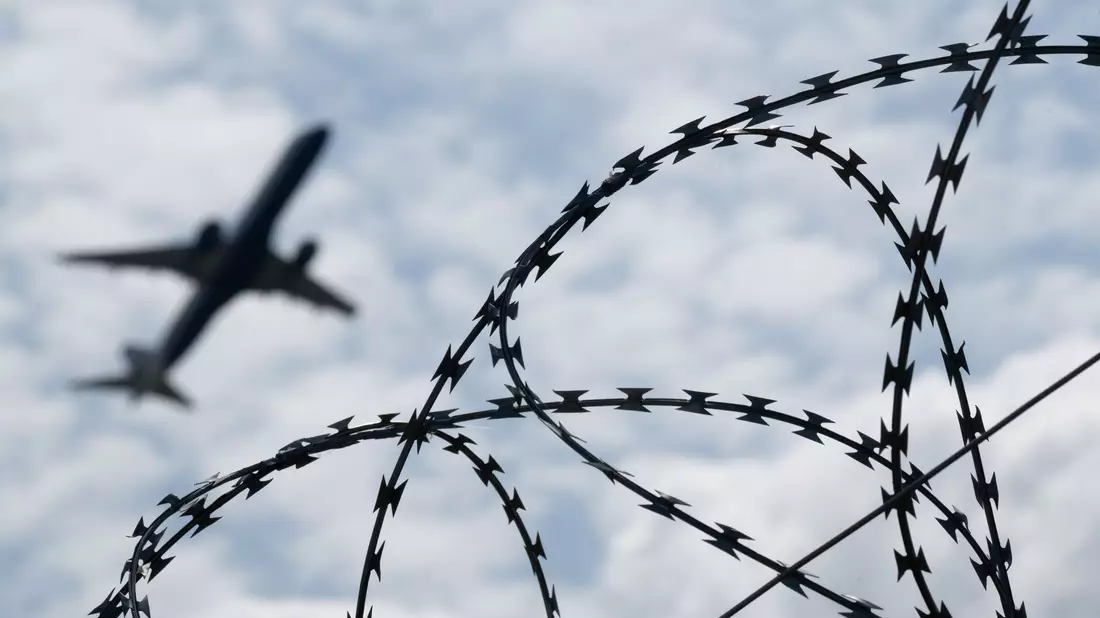 Zu Beginn des neuen Jahres gibt es weitere Abschiebungen nach Afghanistan. (Archivfoto) - Bild: Sebastian Gollnow/dpa