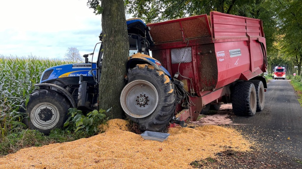 POL-COE: Dülmen-Merfeld, Hülstener Weg/Trecker kollidiert mit Baum - Foto: presseportal.de