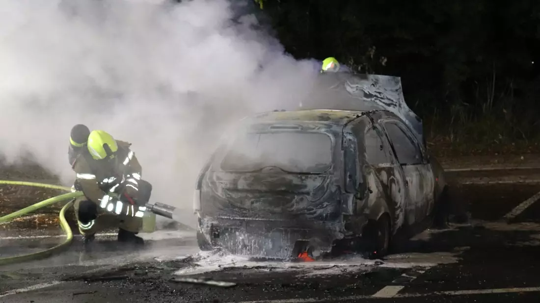 POL-PB: Auto am Lippesee in Brand gesetzt - Bild: presseportal.de
