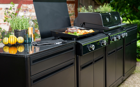 Optisch durchgestylt und technisch ausgefeilt: So geht Genuss für draußen mit der neuen HEAT Outdoorküche - Foto: presseportal.de