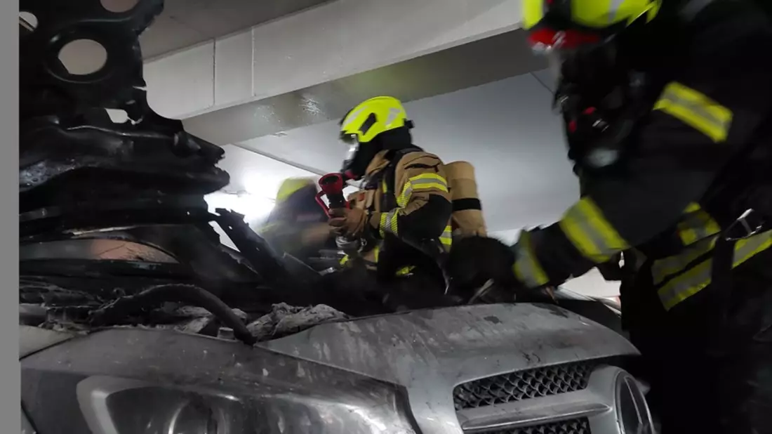 FW-GE: PKW-Brand im Parkhaus in Gelsenkirchen Buer - Bild: presseportal.de