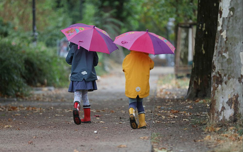 Zwei Kleinkinder bei Herbstanfang (Archiv) - Foto: über dts Nachrichtenagentur