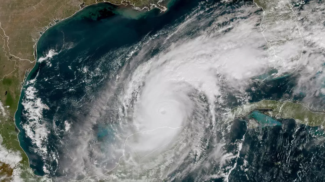 Es wird erwartet, dass «Milton» große Zerstörung anrichtet. - Bild: Uncredited/National Oceanic and Atmospheric Administration/AP/dpa