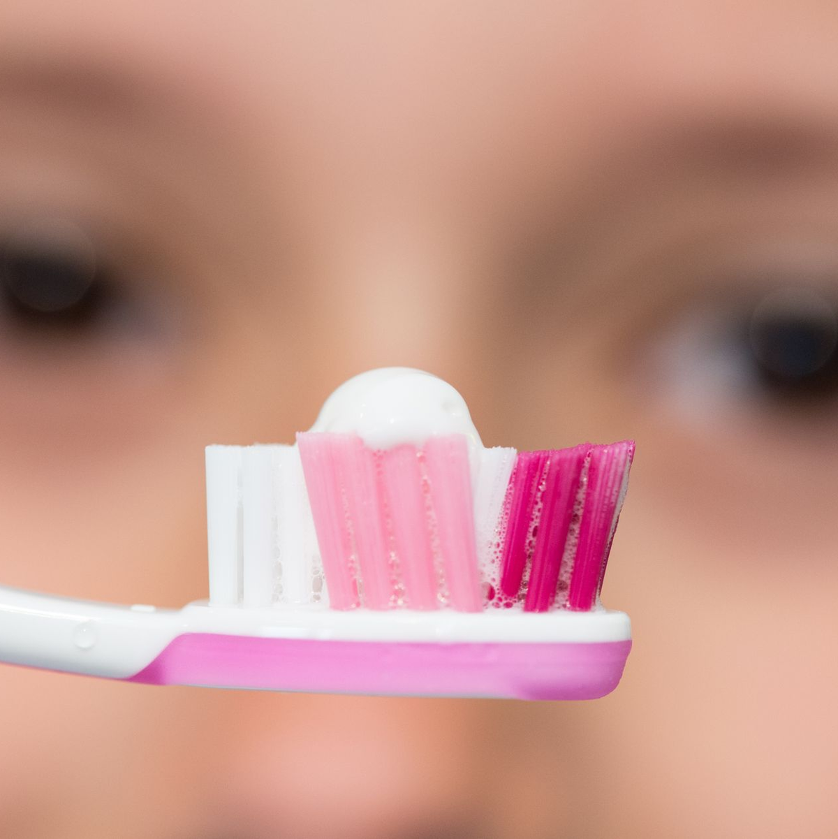 Die gute Nachricht: Die Viren auf Zahnbürsten sind für Menschen nicht gefährlich. (Archivbild) - Foto: Patrick Seeger/dpa