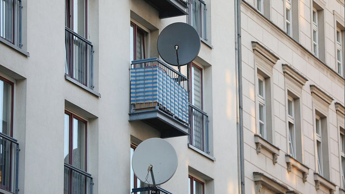Satellitenschüssel an Wohnhaus (Archiv) - Foto: über dts Nachrichtenagentur