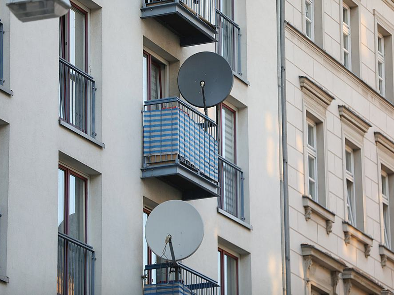 Satellitenschüssel an Wohnhaus (Archiv) - Foto: über dts Nachrichtenagentur