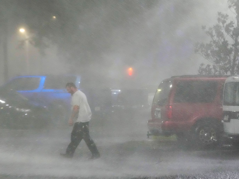 Der Sturm brachte heftigen Wind und starken Regen mit sich. - Foto: Julio Cortez/AP/dpa