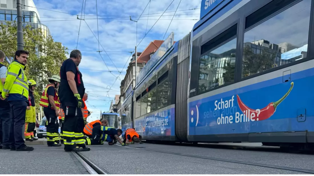 FW-M: Tram entgleist (Ludwigsvorstadt) - Bild: presseportal.de