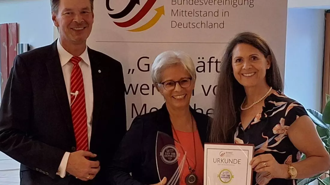 Ausgezeichnet: Ursula Simon vereint mehr als 20 Jahre Expertise für persönliche und berufliche Entwicklung - Bild: presseportal.de