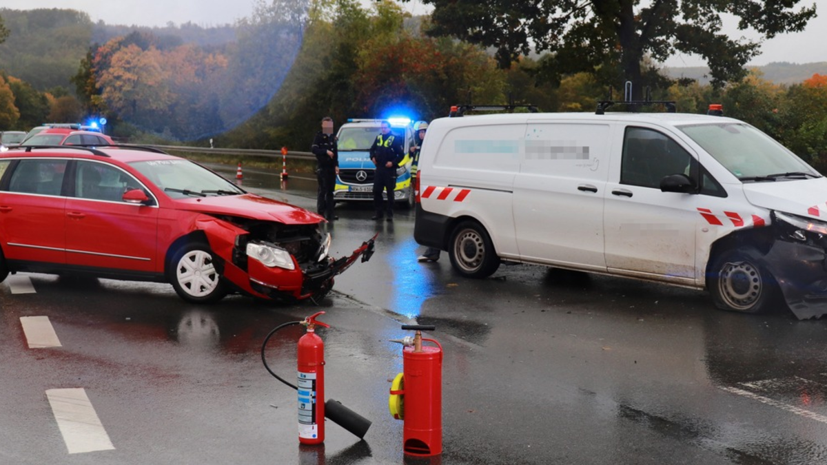POL-HX: Verkehrsunfall auf der B83 - eine Person verletzt - Foto: presseportal.de