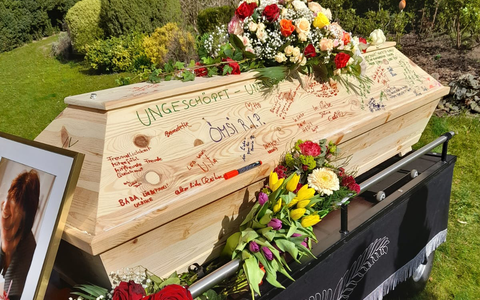 Abschied am Sarg im eigenen Garten - Foto: Lichtblick über pressetext.de