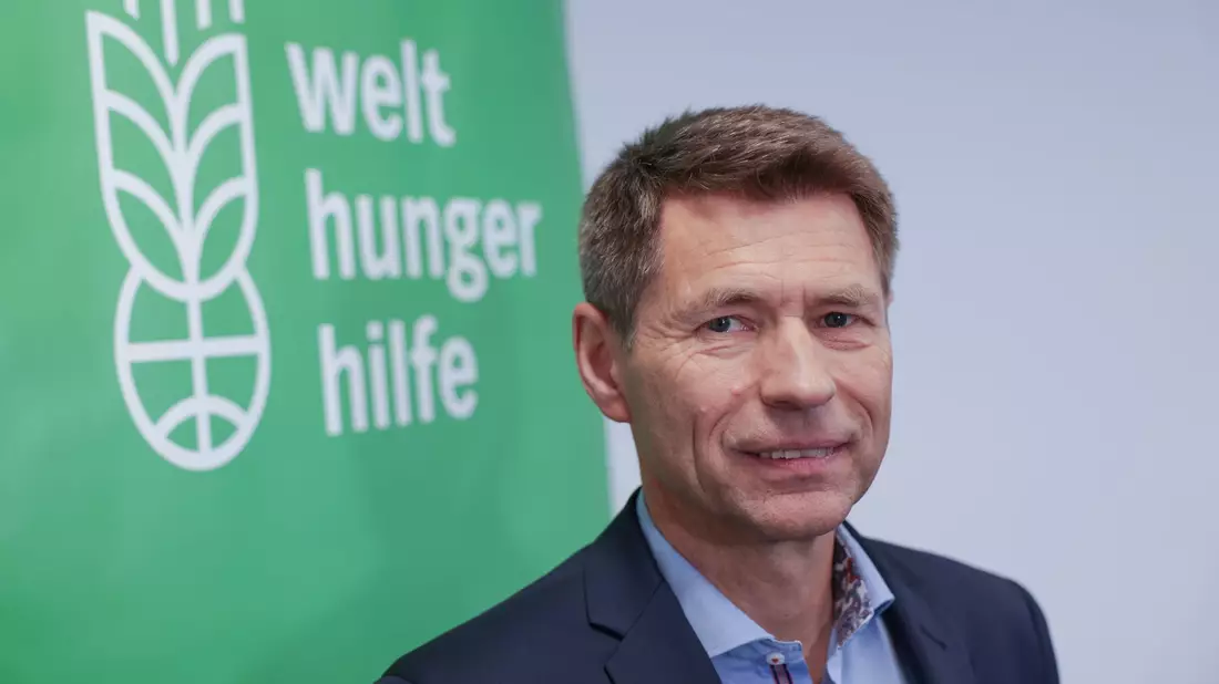 Mathias Mogge, Vorstandsvorsitzender der Welthungerhilfe, fordert Investitionen in Bildung. - Bild: Jörg Carstensen/dpa