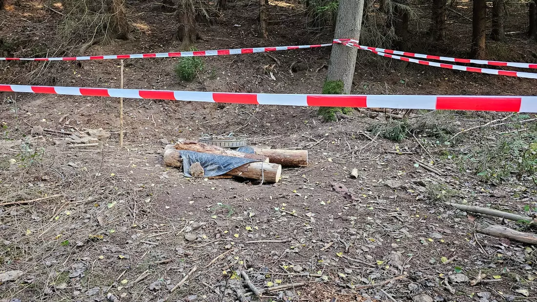 Im Zusammengang mit der Suche nach einem Mann wurde ein selbstgebauter Zylinder untersucht (Foto aktuell). - Bild: Mike Müller/TNN/dpa