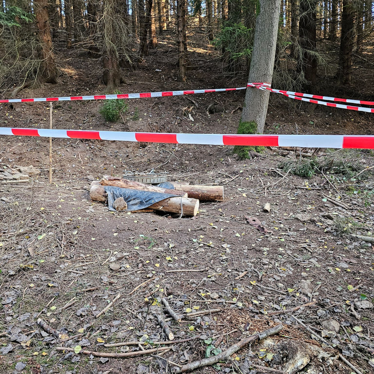 Im Zusammengang mit der Suche nach einem Mann wurde ein selbstgebauter Zylinder untersucht (Foto aktuell). - Foto: Mike Müller/TNN/dpa
