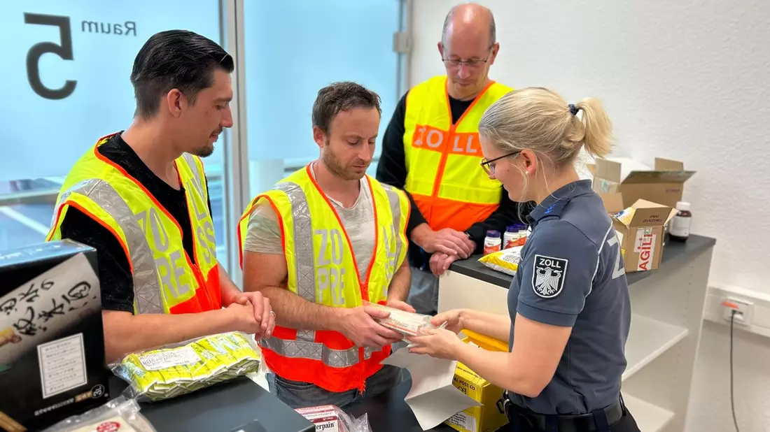 HZA-K: Aktion Schichtwechsel im Hauptzollamt Köln / Teilnahme an dem Aktionstag für neue Perspektiven - Bild: presseportal.de