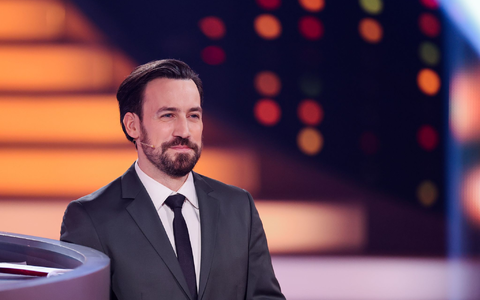Direkt nach seinem Debüt in Stefan Raabs neuer Streaming-Show «Du gewinnst hier nicht die Million» auf RTL+ gibt Jan Köppen die Gast-Moderation schon wieder ab. - Foto: Rolf Vennenbernd/dpa