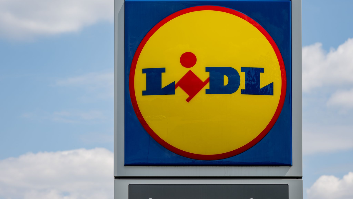 Lidl verzeichnete 2023 den höchsten Umsatz bei den Lebensmittel-Discountern in Deutschland. Im Bereich Non-Food haben die Lebensmittel-Discounter zuletzt weniger umgesetzt. - Foto: Hendrik Schmidt/dpa