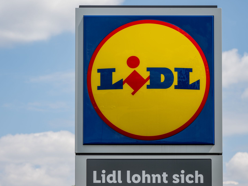 Lidl verzeichnete 2023 den höchsten Umsatz bei den Lebensmittel-Discountern in Deutschland. Im Bereich Non-Food haben die Lebensmittel-Discounter zuletzt weniger umgesetzt. - Foto: Hendrik Schmidt/dpa