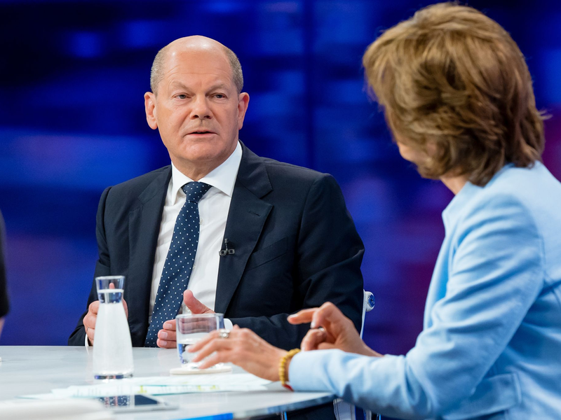 Bundeskanzler Olaf Scholz (SPD) wird Gast in der 1000. Ausgabe der ZDF-Sendung maybrit illner sein. - Foto: Svea Pietschmann/ZDF/dpa