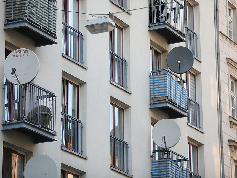 Satellitenschüssel an Wohnhaus (Archiv) - Foto: über dts Nachrichtenagentur