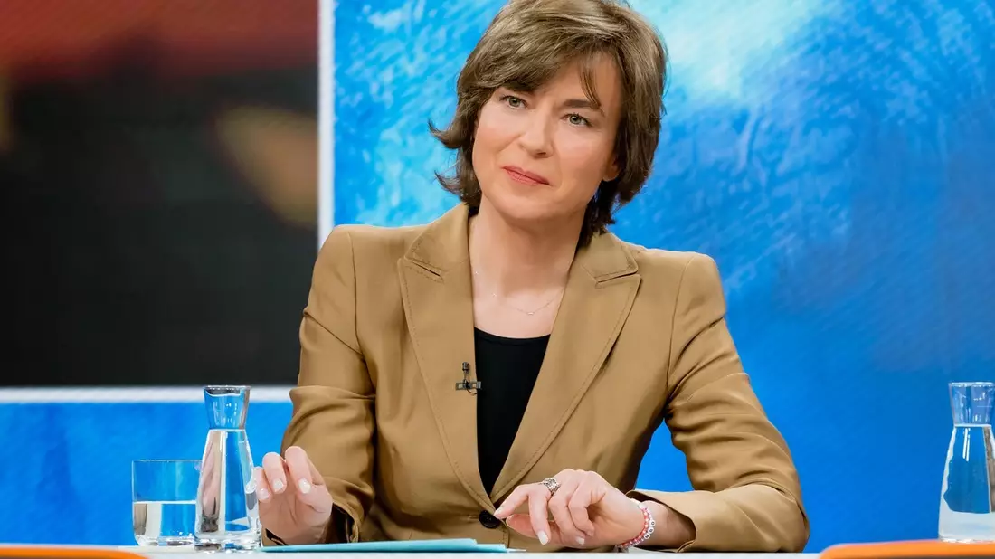 maybrit illner im ZDF: Bundeskanzler Olaf Scholz zu Gast in der 1000. Sendung - Bild: presseportal.de
