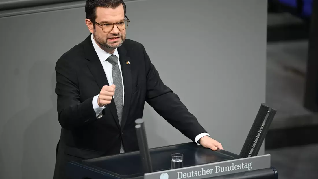 Fabian Jacobi (AfD) findet die Reformpläne, für die es eine Zweidrittelmehrheit im Bundestag braucht, überflüssig. - Bild: Carla Benkö/dpa