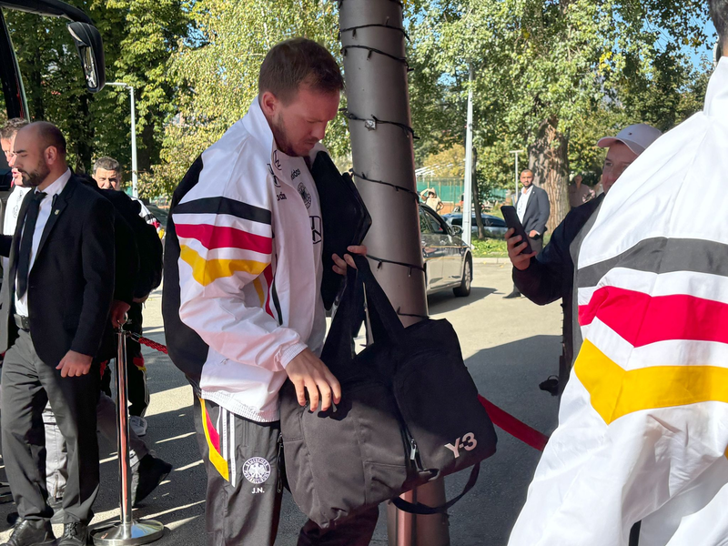 Im Stadion Bilino Polje erwarten 13.000 Fans die deutsche Mannschaft. - Foto: Jan Mies/dpa