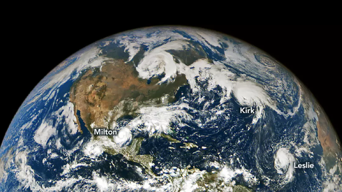 Anfang Oktober zogen gleich drei Hurrikans über den Nordatlantik. - Bild: Nasa Earth/ZUMA Press Wire/dpa