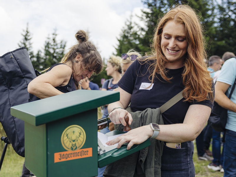 Jägermeister und Harzer Wandernadel eröffnen Sonderstempelstelle am Wurmberg - Foto: presseportal.de