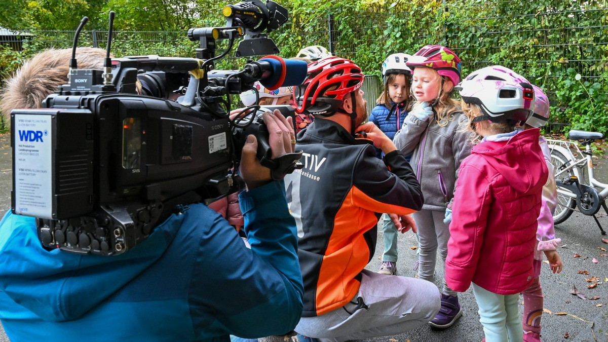 Sicher in Bewegung. Mit Helm und Mut. - Foto: presseportal.de